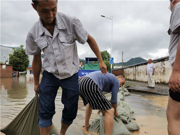 众志成城 风雨同舟 北汽昌河打响防洪抢险阻击战