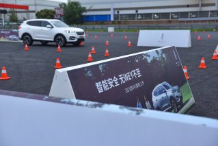 改款后的VV6智能安全是否更贴合心意 场地试驾见分晓