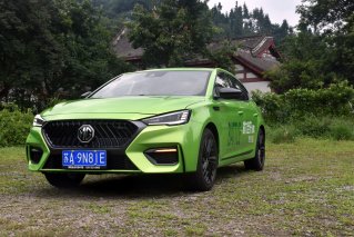 第三代名爵6试驾 我被青春撞了一下腰！