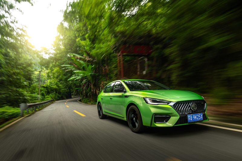 动力强、L2.5 PLUS好用 试驾第三代名爵6