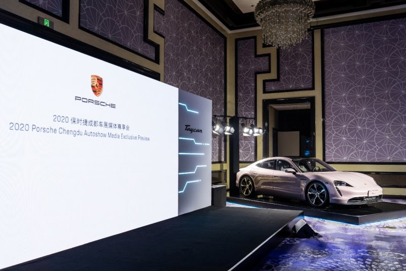 全新后驱版Taycan成都媒体首秀