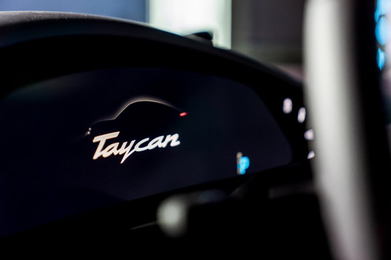 全新后驱版Taycan成都媒体首秀