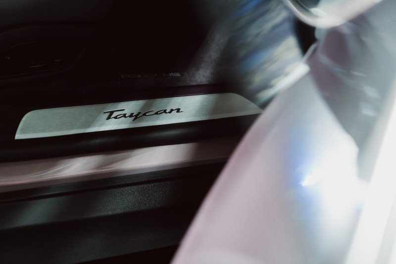 全新后驱版Taycan成都媒体首秀