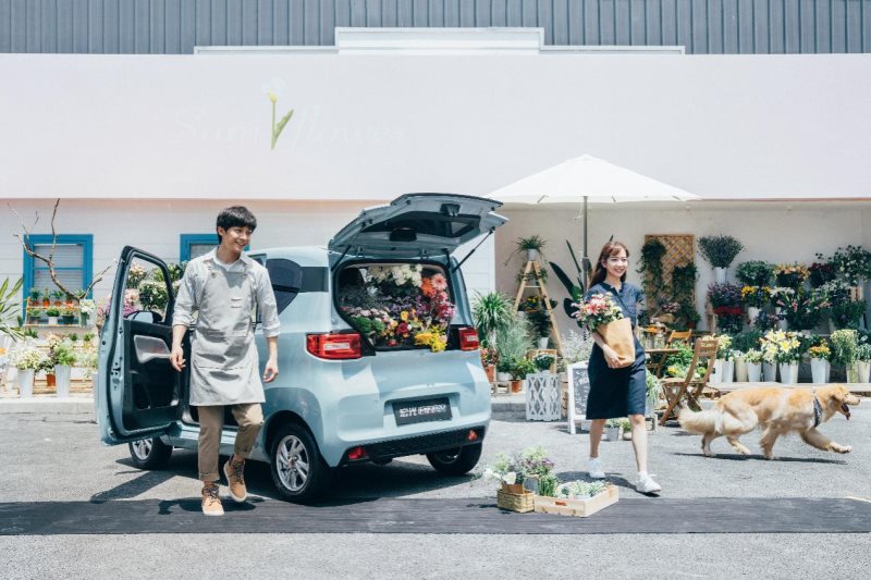 售价2.88万起,宏光MINI EV成都车展燃力登场,开启人民出行“小时代”