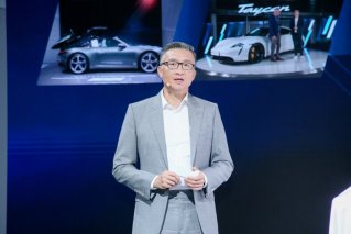 中国双首秀：保时捷携全新Taycan与结晶腐蚀版911艺术车亮相成都车展