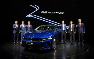 东风悦达起亚国产凯酷（ALL NEW K5）亮相成都车展并于今日首发到店
