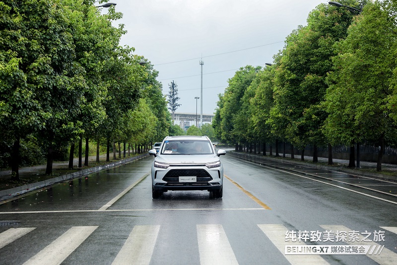 “纯粹致美探索之旅”启程成都 BEIJING-X7展“大都致美”设计新风尚