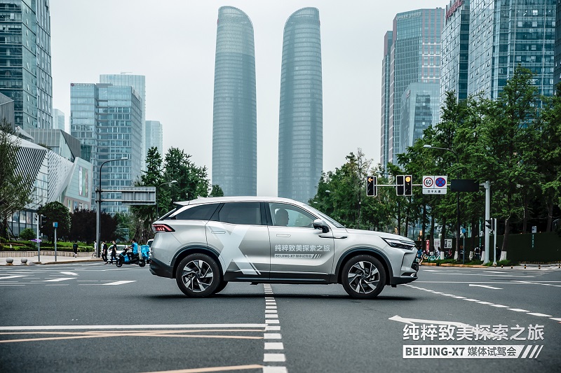 “纯粹致美探索之旅”启程成都 BEIJING-X7展“大都致美”设计新风尚