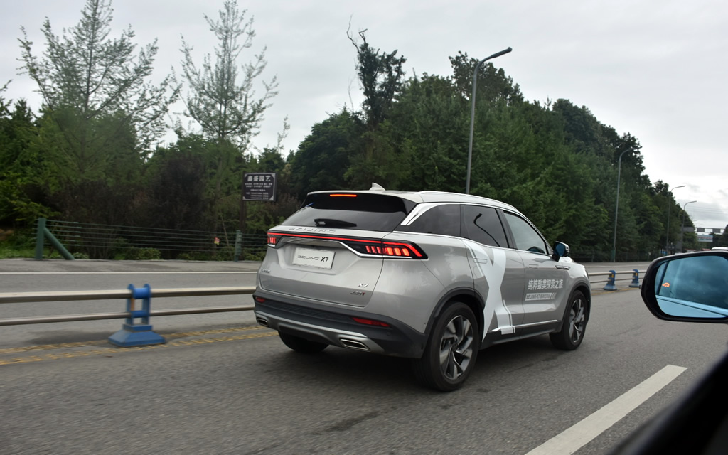 做一个纯粹的人 开一辆纯粹的车 试驾纯粹的BEIJING-X7