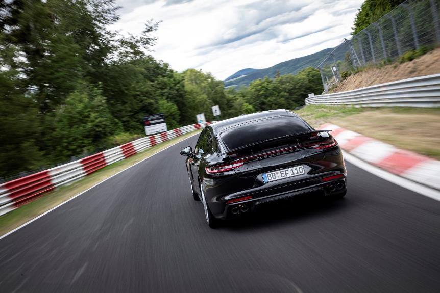 新款 Panamera 于纽博格林北环刷新长轴距车型圈速记录