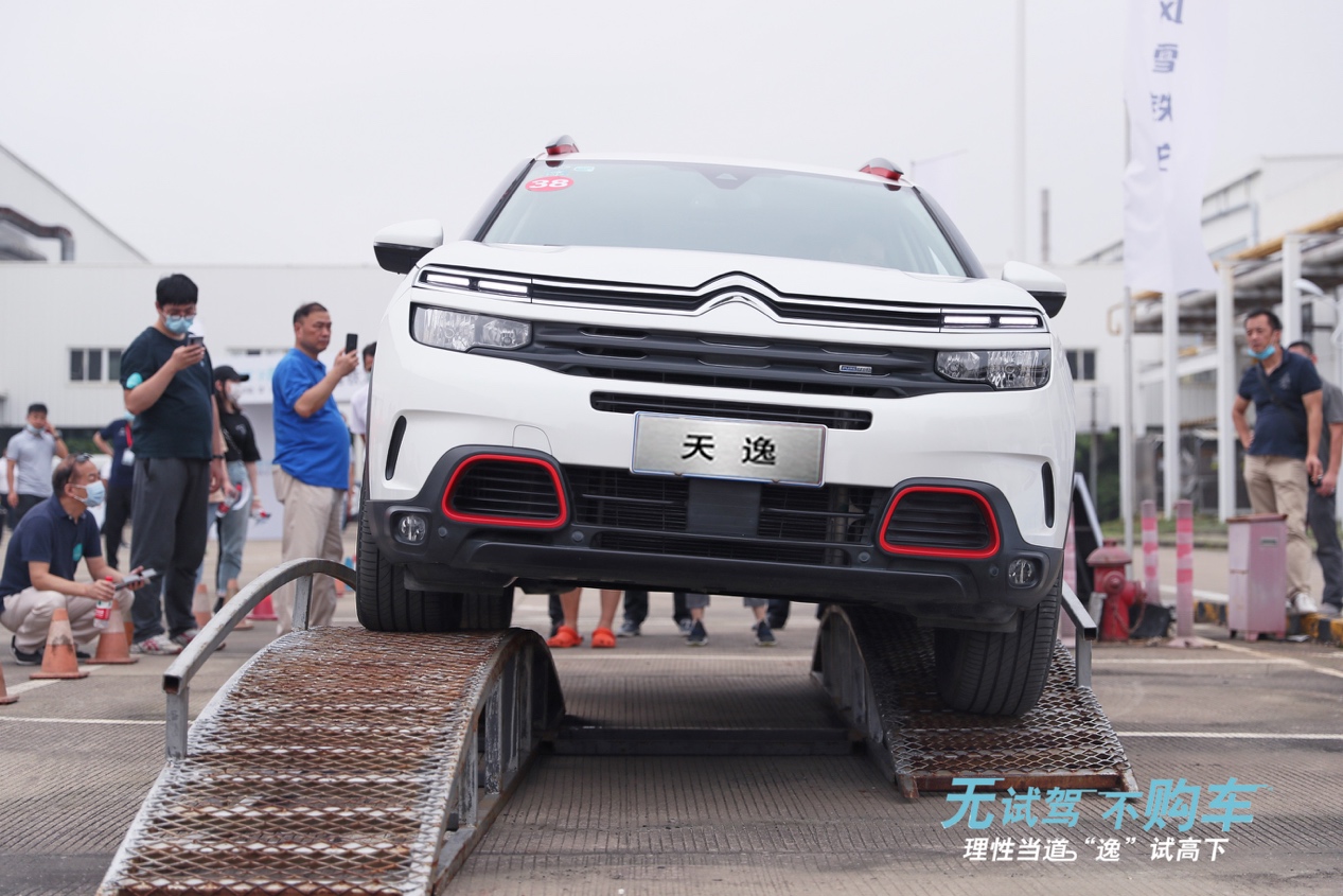 “补贴加钜惠,约驾再GO车”东风雪铁龙亮相华中国际车展