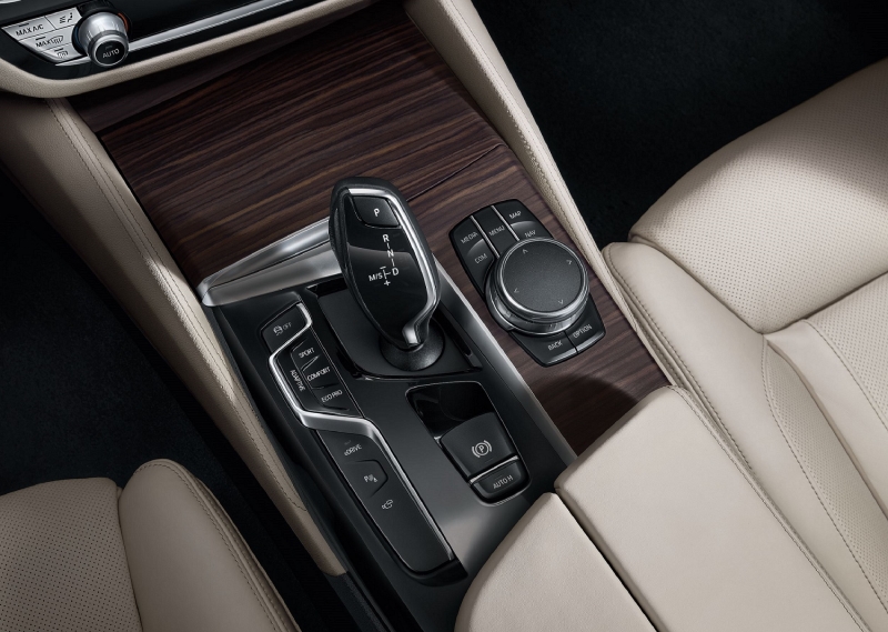 与时代共进 BMW 5系插电式混合动力 里程升级版邀你创想未来