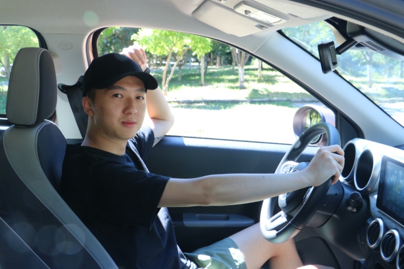 带娃工作两不误 欧拉黑猫与潮男奶爸的故事