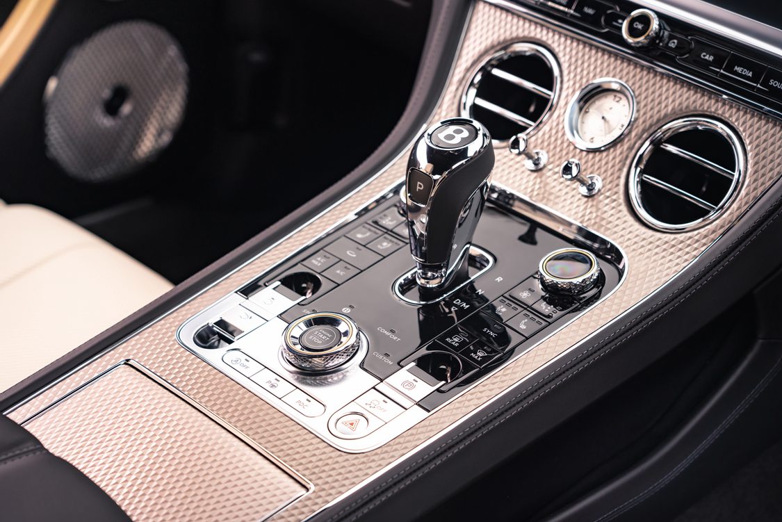 宾利汽车推出全新欧陆 GT Mulliner 将于 Salon Privé盛会上演全球首秀