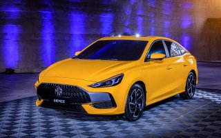 平民轿跑再出新车 MG5携新外观色号“核能黄”问世