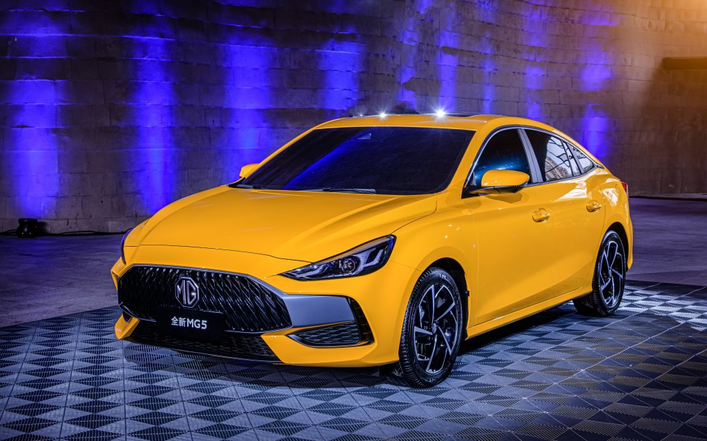 平民轿跑再出新车 MG5携新外观色号“核能黄”问世