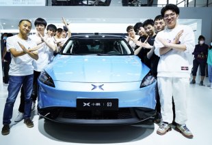 北京车展 小鹏汽车车主战队与LNG李宁战队在展台约战