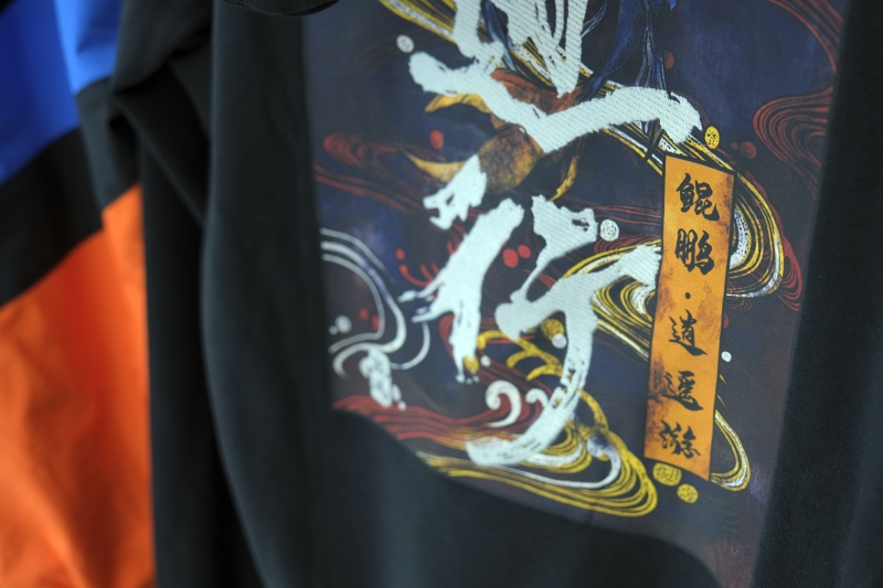北京车展 小鹏汽车车主战队与LNG李宁战队在展台约战