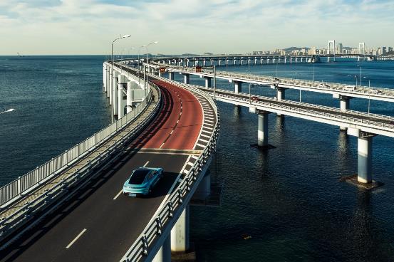 驭电而行——全新保时捷 Taycan 4S 纵情海滨之城