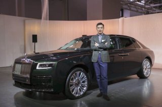 以至简，炼不凡 劳斯莱斯全新古思特加长版翩然抵沪