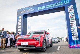 哪吒U用一场比赛就完胜Model X