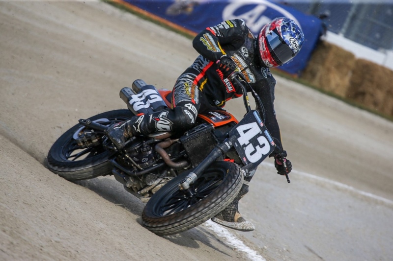 James Rispoli驾驭哈雷戴维森XG750R在美国泥地滑胎绕圈赛中夺冠