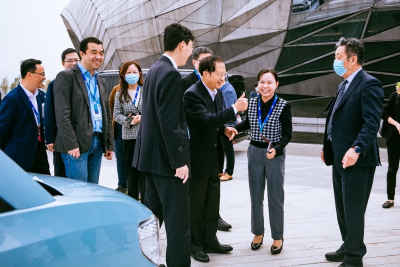 宏光MINIEV被赞“新能源国货之光”上汽通用五菱闪耀全球未来出行大会!