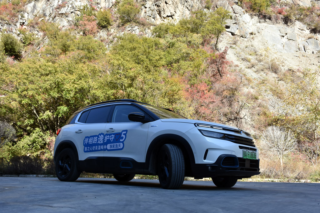 驾驶东风雪铁龙四驱天逸PHEV 往返500公里邂逅川西美景