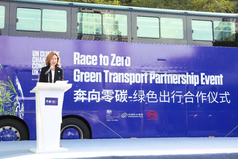 助力“奔向零碳”绿色出行 英国驻华大使点赞比亚迪纯电动双层巴士