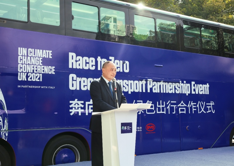 助力“奔向零碳”绿色出行 英国驻华大使点赞比亚迪纯电动双层巴士