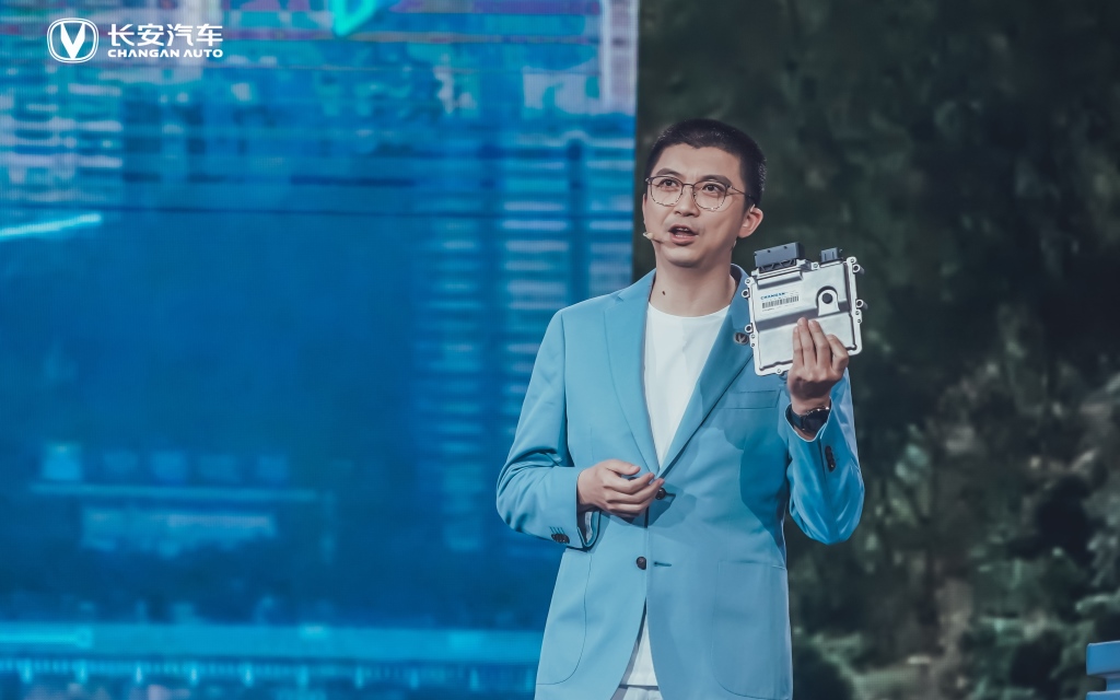 央视《第一发布》:千亿研发投入再迎新成果!长安方舟架构首度亮相