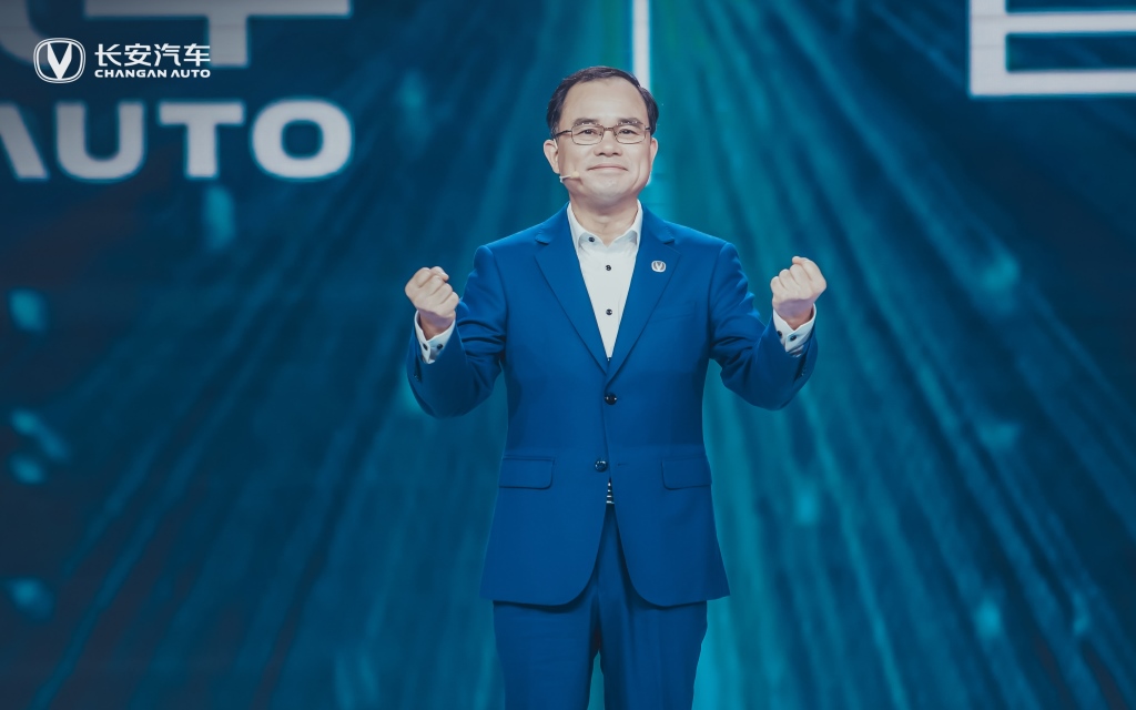 央视《第一发布》:千亿研发投入再迎新成果!长安方舟架构首度亮相