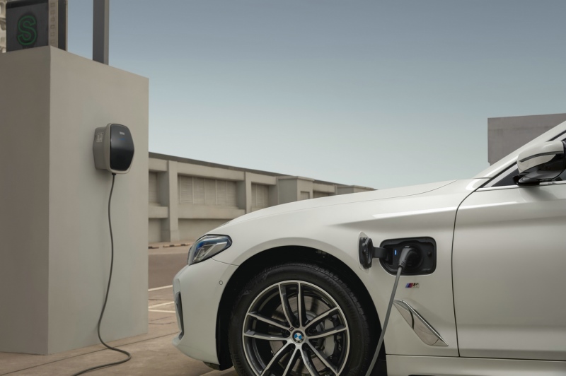 致敬时代荣光 见证湾区风华 与新BMW 5系一起成就“吾辈正当时”