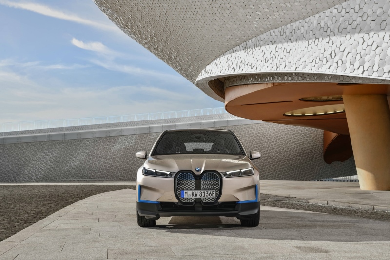 未来智能豪华移动空间 创新纯电动BMW iX迎来全球首秀