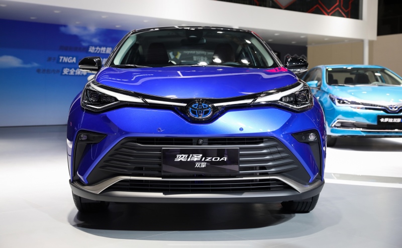 一汽丰田加速新能源布局 RAV4荣放双擎E+、奕泽IZOA双擎中国首发亮相
