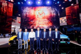 广州车展这个国际品牌展台太可！潮跑限定款粉丝、改装迷、新能源科技控全部“种草”