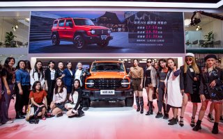 女王驾到 时尚“单品”出街 WEY坦克300预售价17.58-21.38万元