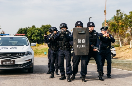 守小家护大家 吉利嘉际30辆警车交付