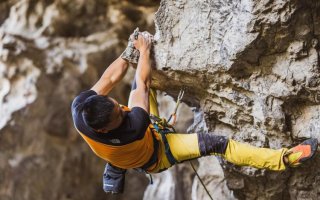珠峰新高发布 长城炮与登山家孙斌以攀登者精神致敬巅峰