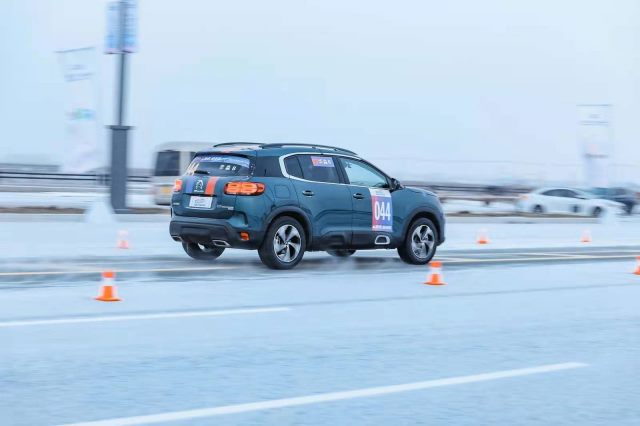 东风雪铁龙又双叒叕来踢馆了 天逸勇夺CCPC冰雪挑战双冠王