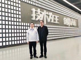 王传福向俞敏洪亲手交车 比亚迪汉EV精英车主阵营再壮大