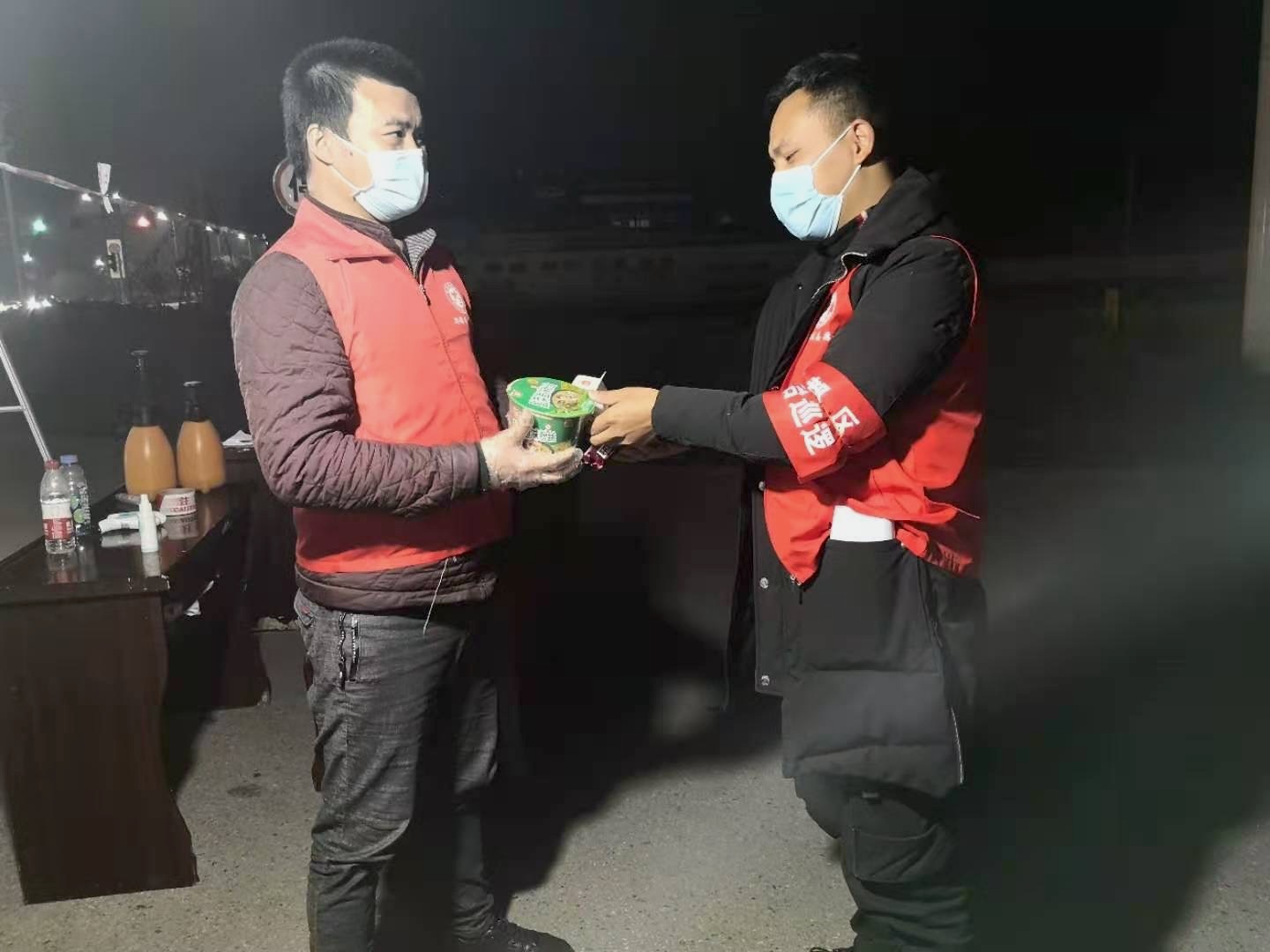 今天,哪吒汽车要特别致敬一位英雄用户
