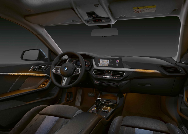 开创豪华紧凑四门轿跑车新世代 创新BMW 2系四门轿跑车荣耀上市