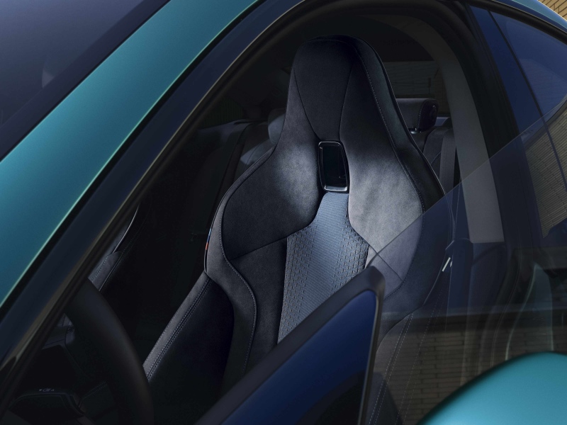 开创豪华紧凑四门轿跑车新世代 创新BMW 2系四门轿跑车荣耀上市