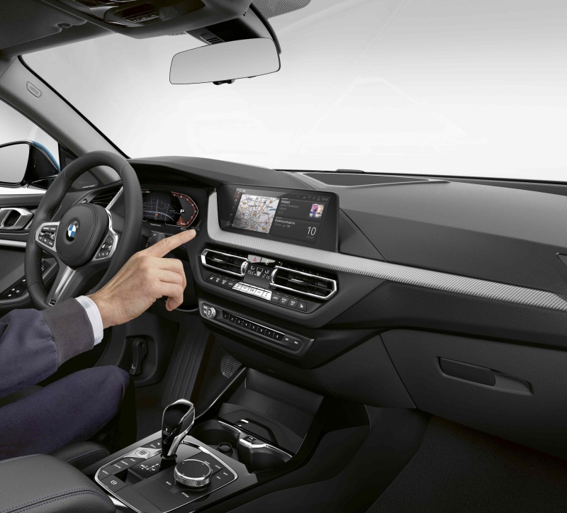 开创豪华紧凑四门轿跑车新世代 创新BMW 2系四门轿跑车荣耀上市