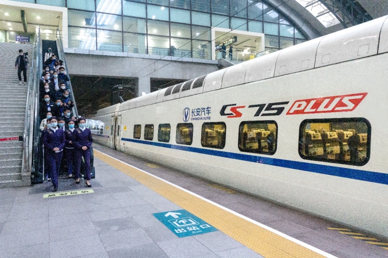 CS75PLUS明日座驾高铁正式首发 春节坐中国速度观中国SUV单品销冠辉煌