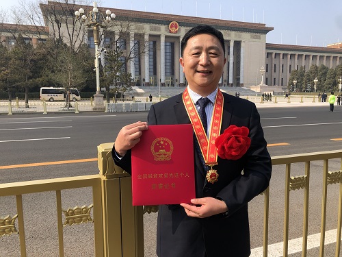 1614238532787031095.jpg 3.东风公司扶贫办副主任刘鹏获评“全国脱贫攻坚先进个人”.jpg