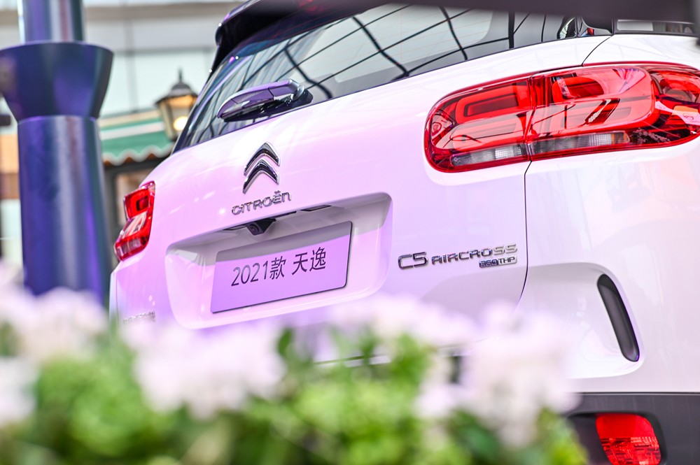 全系换装8AT 升级后的雪铁龙天逸C5 AIRCROSS成为最超值合资车型