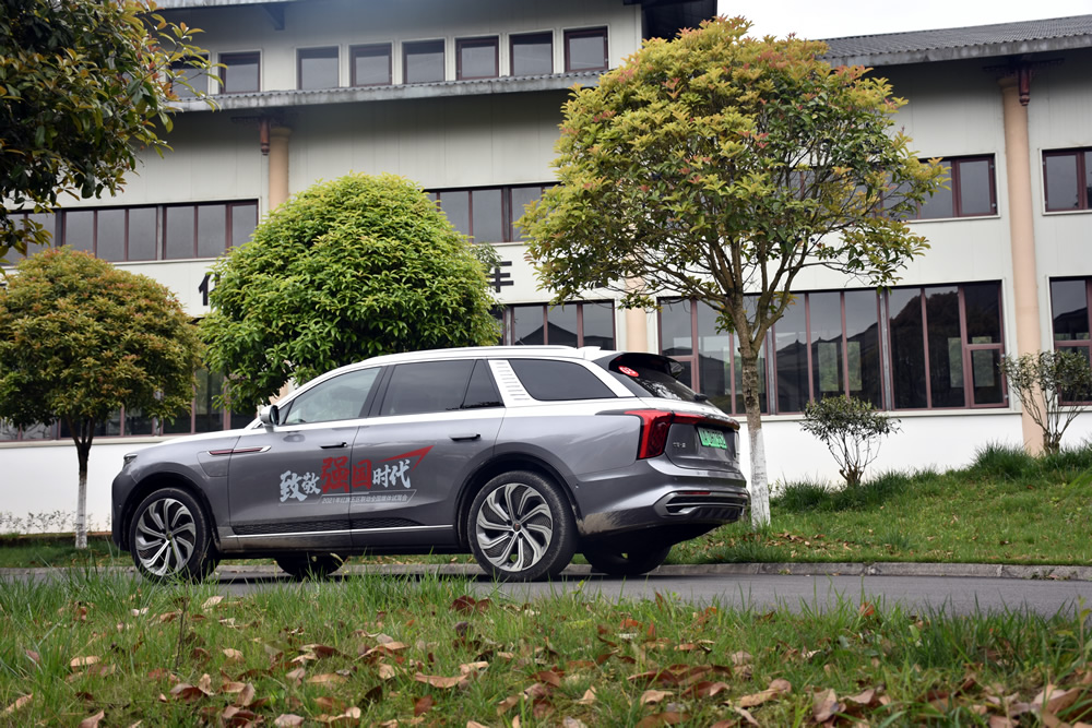 试驾中国旗舰车型 红旗E-HS9、红旗H9