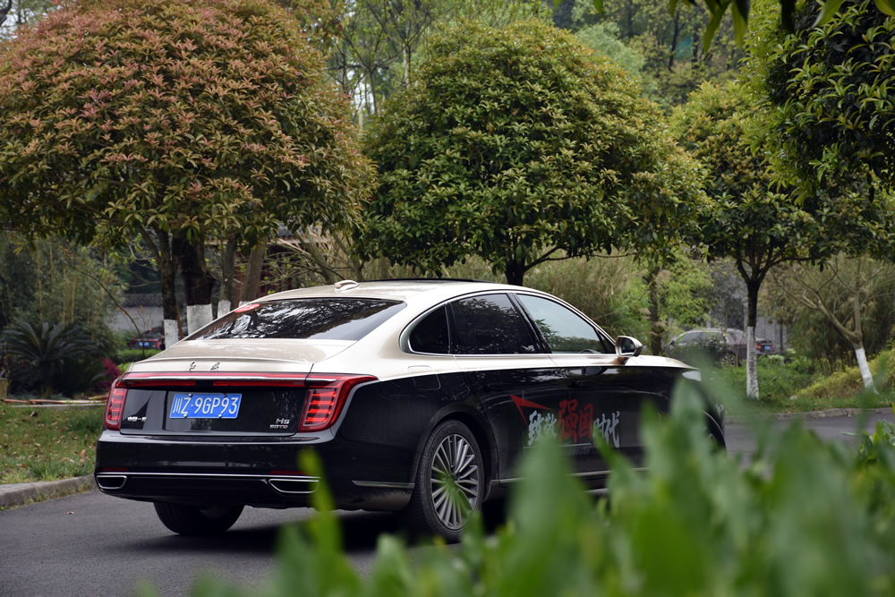 试驾中国旗舰车型 红旗E-HS9、红旗H9